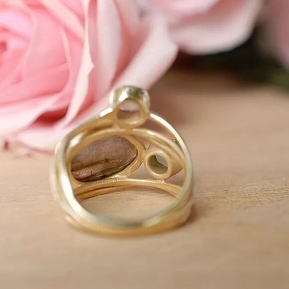 Fantasy Ring Gold Tone Glass Appliqués Blue White Iridescent - Picture 4 of 5